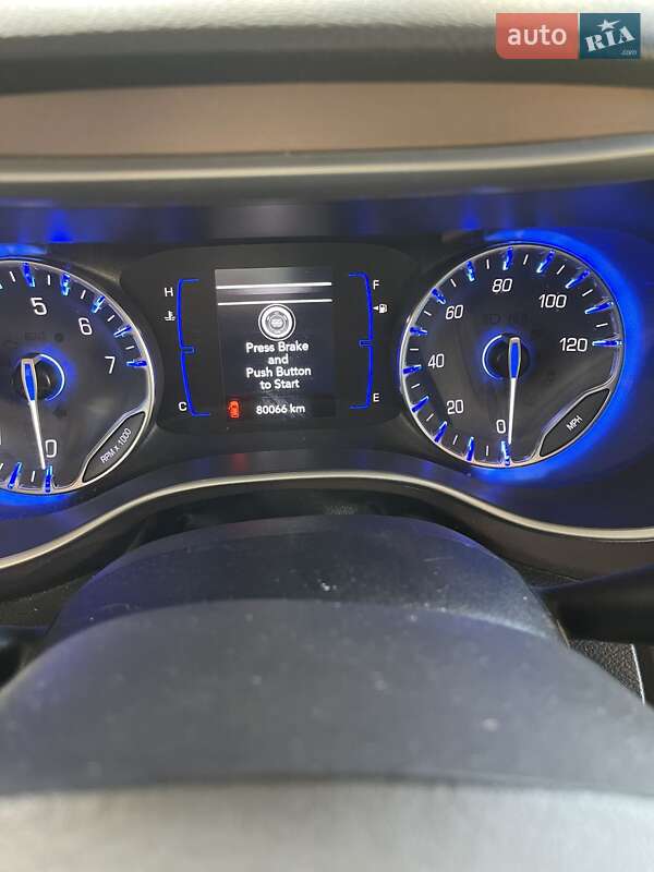 Седан Chrysler Pacifica 2018 в Полтаве