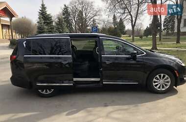 Седан Chrysler Pacifica 2018 в Полтаве