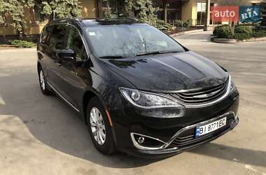 Седан Chrysler Pacifica 2018 в Полтаве
