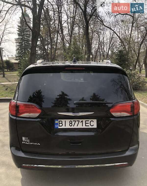 Седан Chrysler Pacifica 2018 в Полтаве