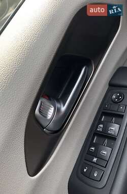 Седан Chrysler Pacifica 2018 в Полтаве