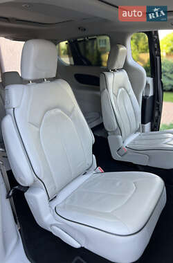 Минивэн Chrysler Pacifica 2021 в Виннице
