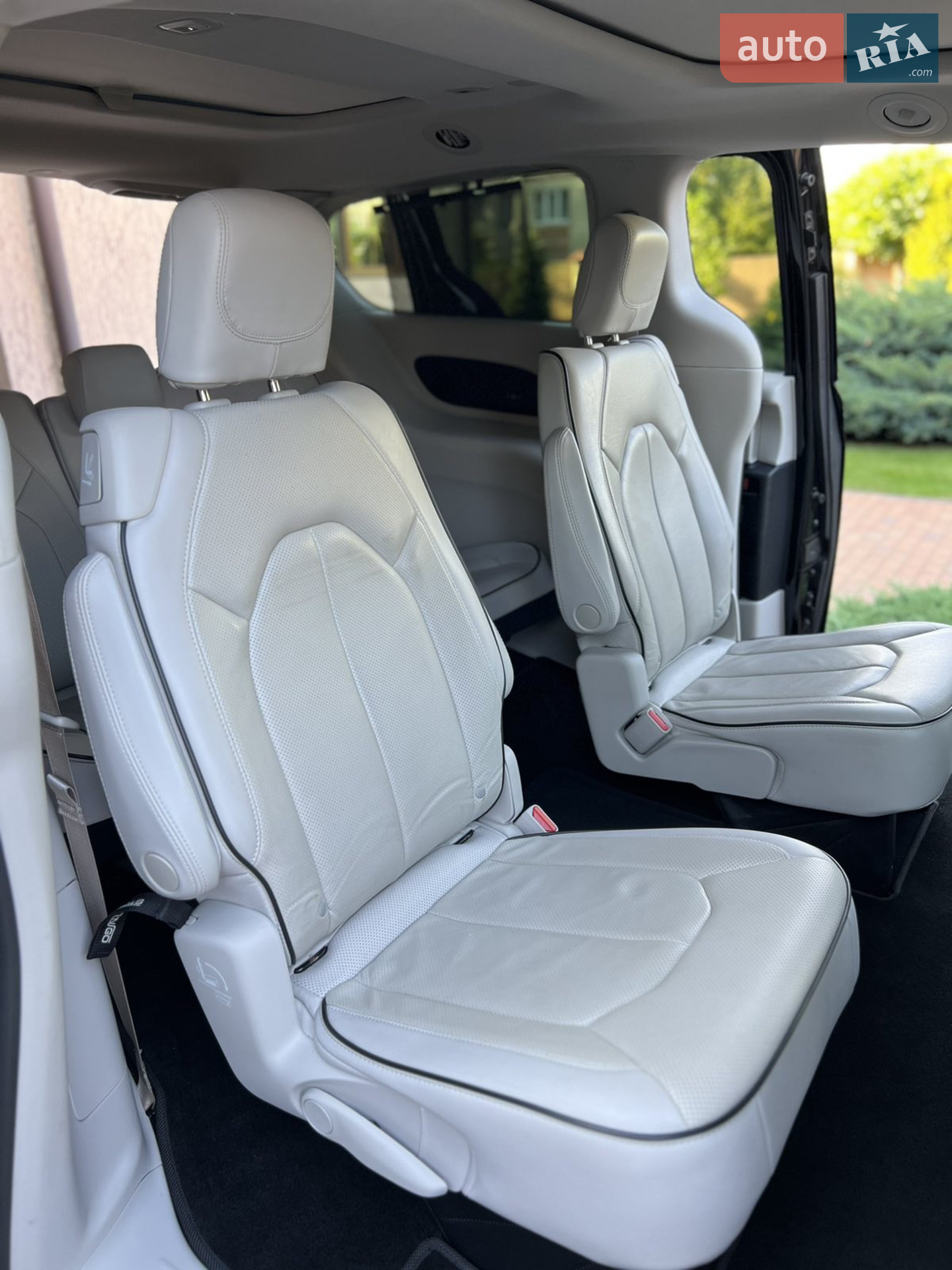 2021 Chrysler Pacifica - мініатюра 2