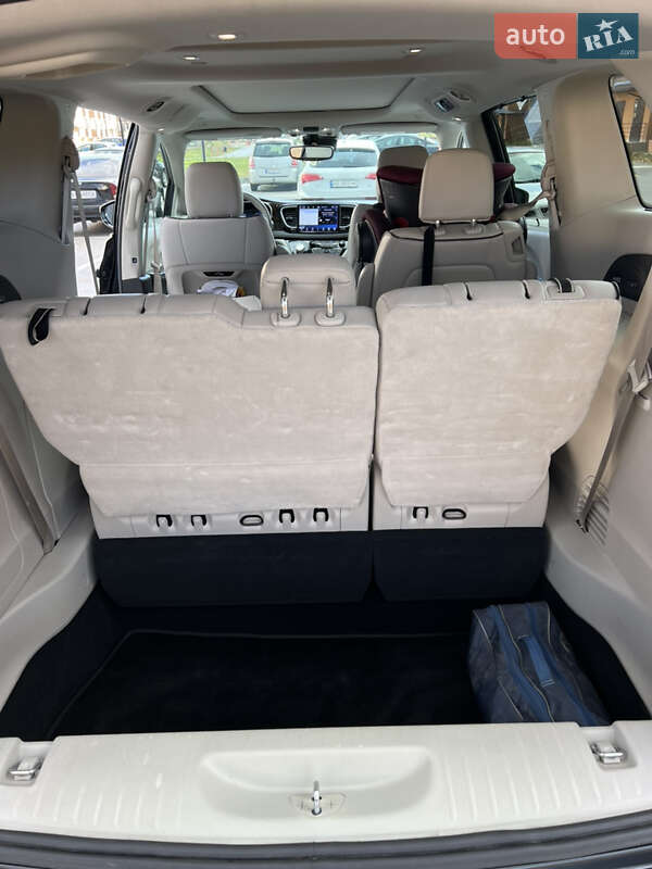 Мінівен Chrysler Pacifica 2021 в Вінниці