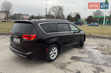 Мінівен Chrysler Pacifica 2017 в Львові фото 4 Мінівен Chrysler Pacifica 2017 в Львові