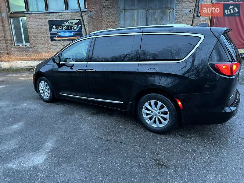 Мінівен Chrysler Pacifica 2016 в Вінниці