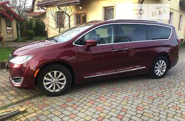 Минивэн Chrysler Pacifica 2019 в Львове