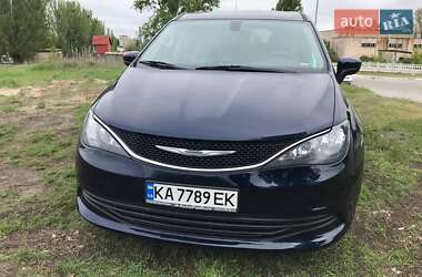 Минивэн Chrysler Pacifica 2016 в Киеве