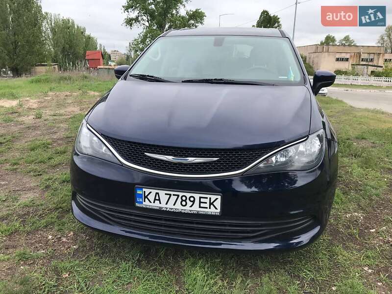 Мінівен Chrysler Pacifica 2016 в Києві