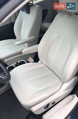 Минивэн Chrysler Pacifica 2016 в Киеве