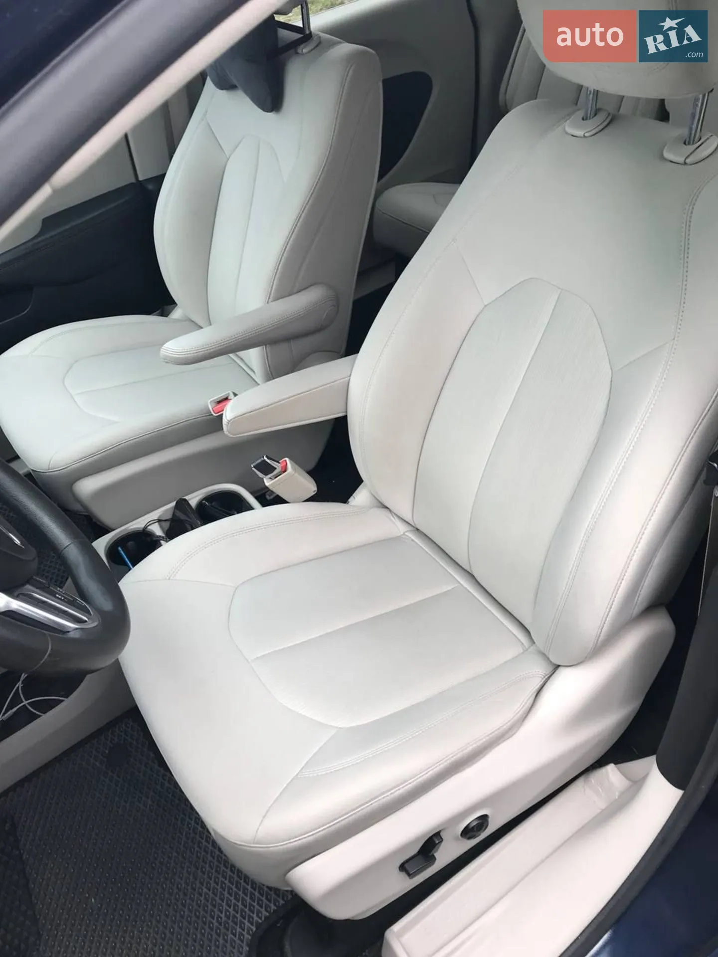 2016 Chrysler Pacifica - мініатюра 17