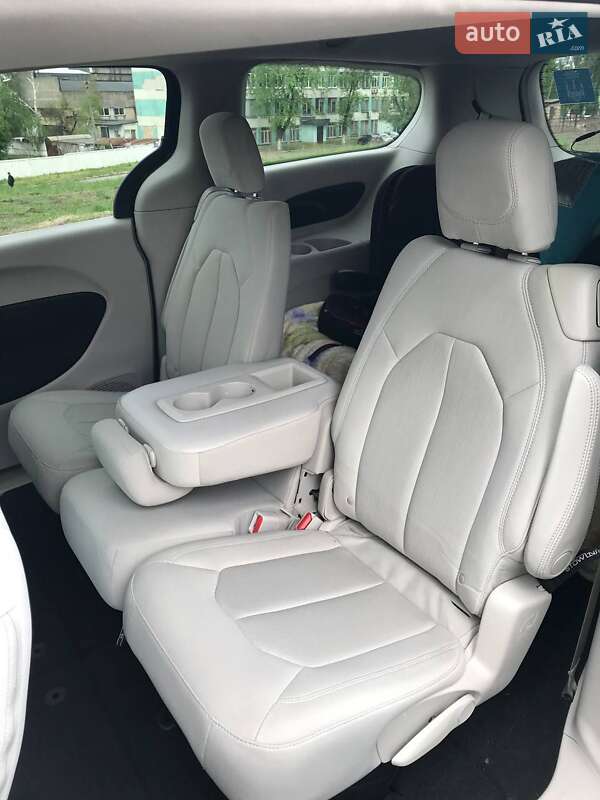 Мінівен Chrysler Pacifica 2016 в Києві