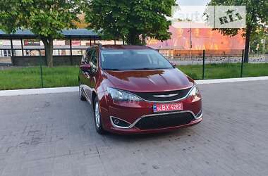 Минивэн Chrysler Pacifica 2020 в Киеве