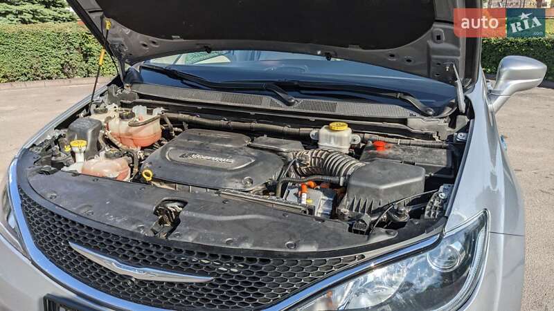 Мінівен Chrysler Pacifica 2018 в Києві