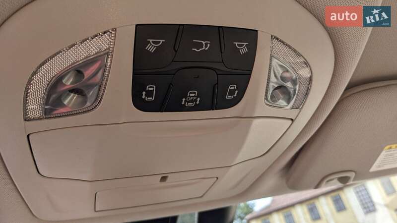 Мінівен Chrysler Pacifica 2018 в Києві