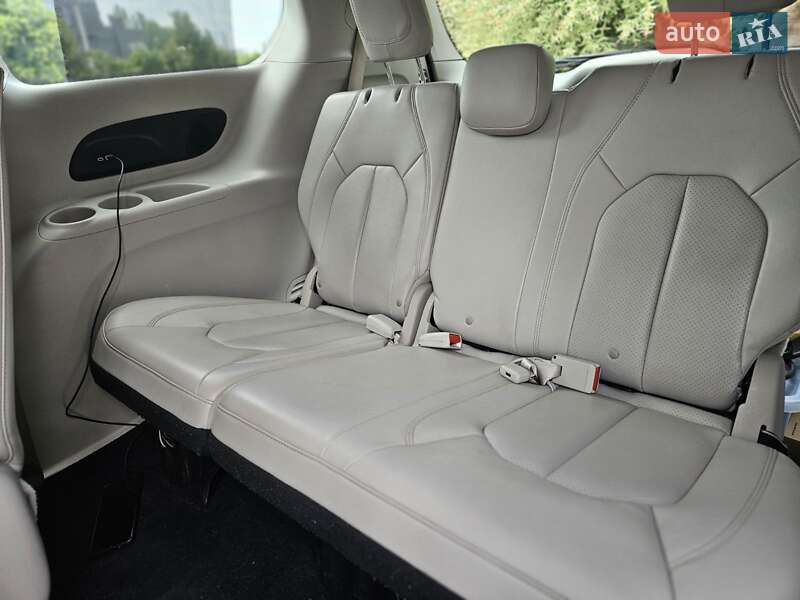Минивэн Chrysler Pacifica 2021 в Киеве фото 19 Минивэн Chrysler Pacifica 2021 в Киеве