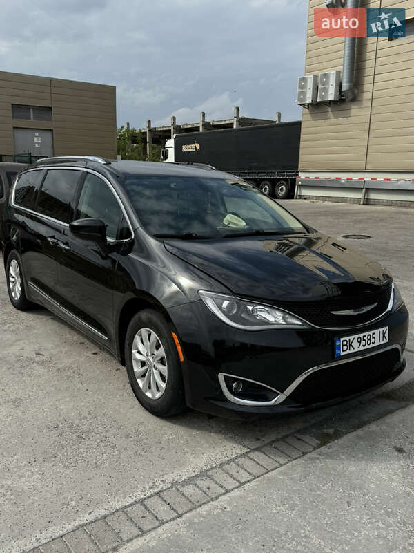 Минивэн Chrysler Pacifica 2019 в Ровно