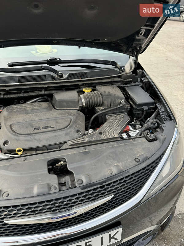 Минивэн Chrysler Pacifica 2019 в Ровно