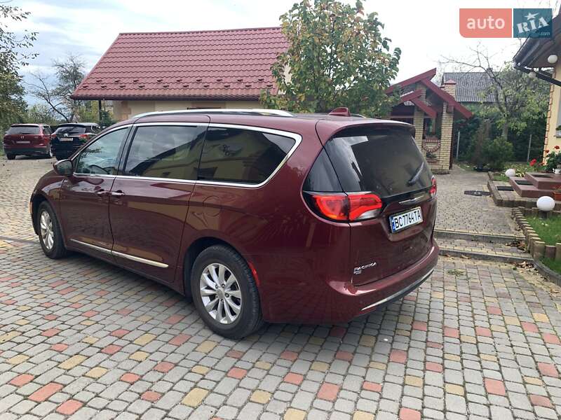 Минивэн Chrysler Pacifica 2019 в Трускавце