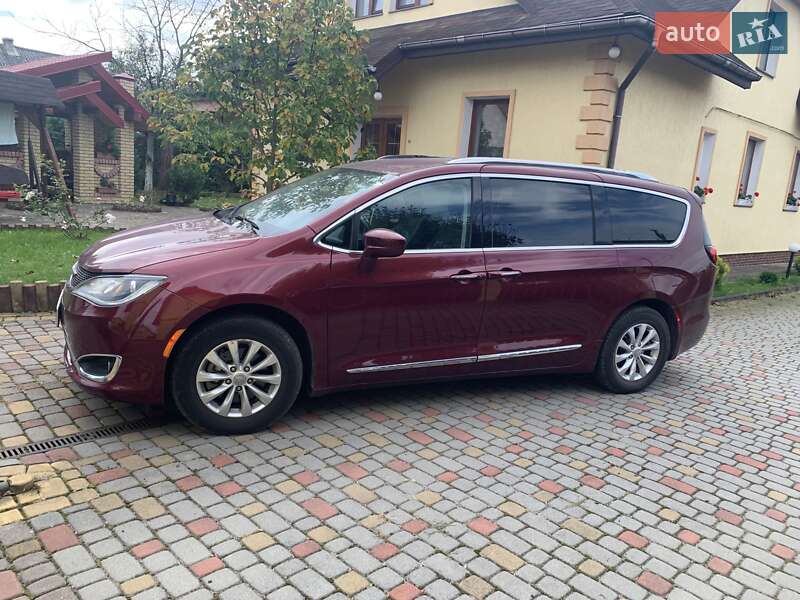 Минивэн Chrysler Pacifica 2019 в Трускавце