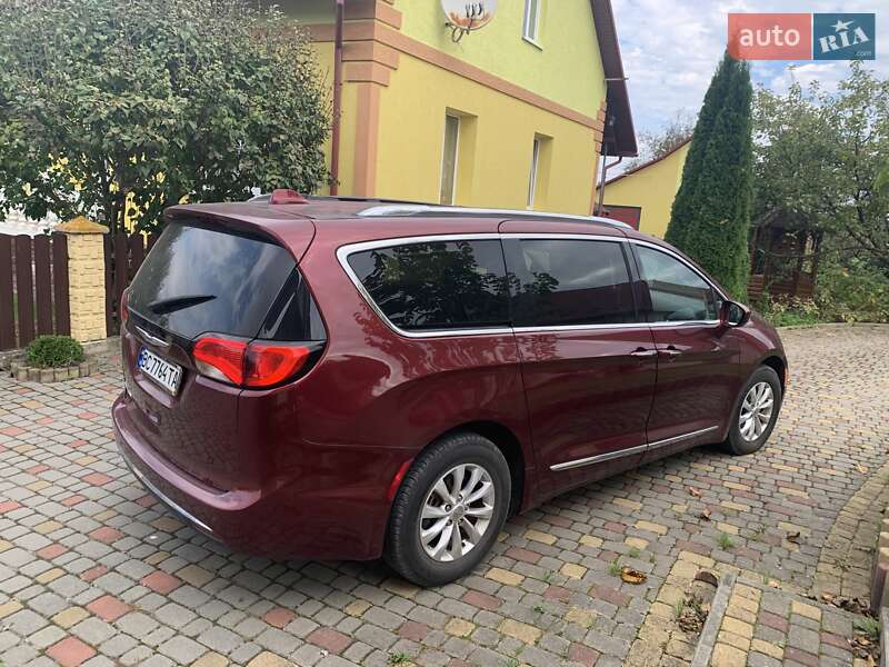 Минивэн Chrysler Pacifica 2019 в Трускавце