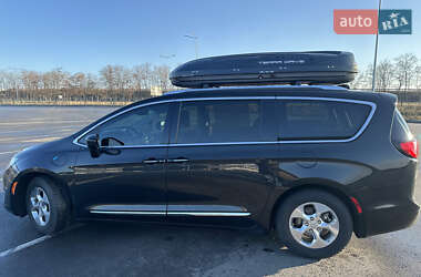 Мінівен Chrysler Pacifica 2017 в Дніпрі