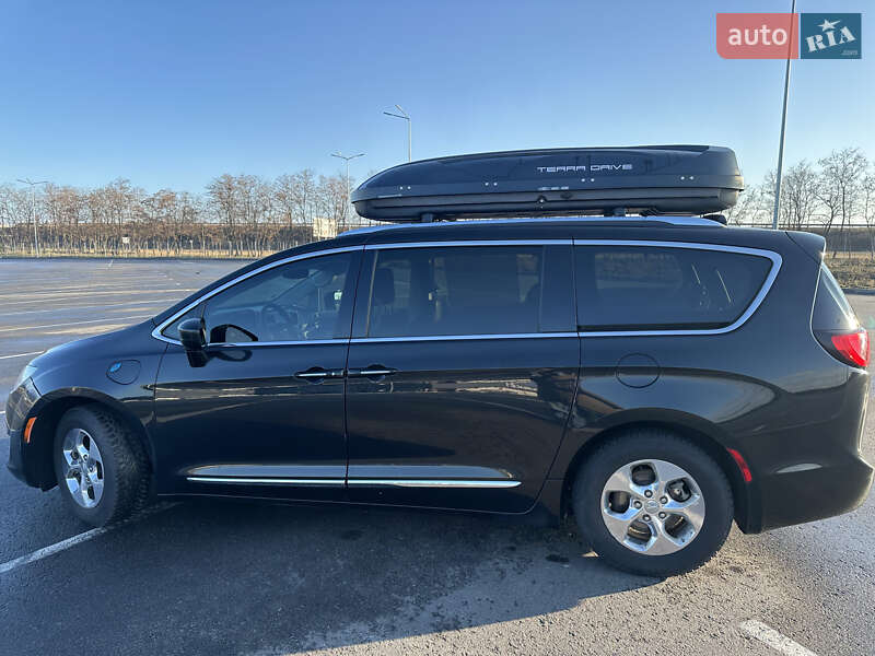 Минивэн Chrysler Pacifica 2017 в Днепре