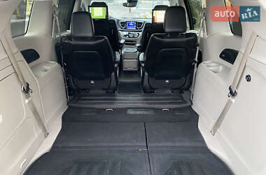 Мінівен Chrysler Pacifica 2020 в 