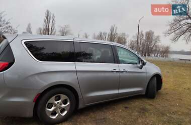 Минивэн Chrysler Pacifica 2018 в 