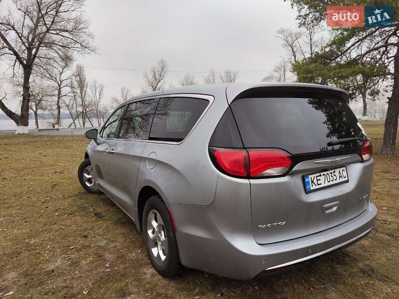 Мінівен Chrysler Pacifica 2018 в Києві