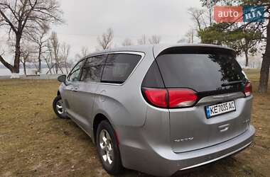 Минивэн Chrysler Pacifica 2018 в 