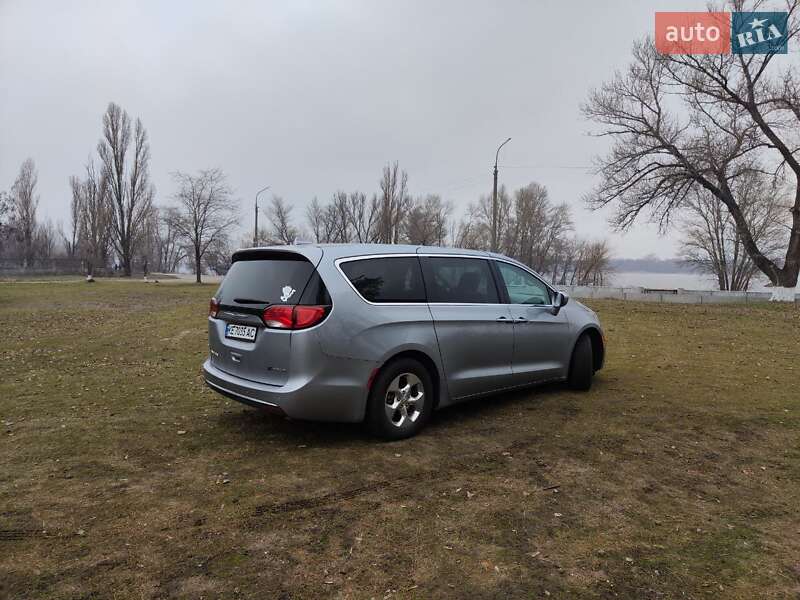 Мінівен Chrysler Pacifica 2018 в Києві