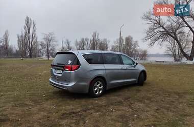 Минивэн Chrysler Pacifica 2018 в 