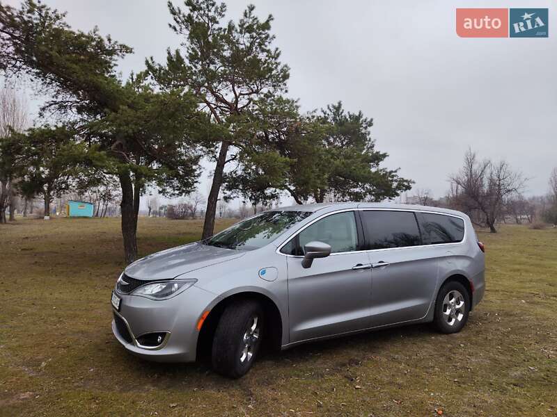 Мінівен Chrysler Pacifica 2018 в Києві
