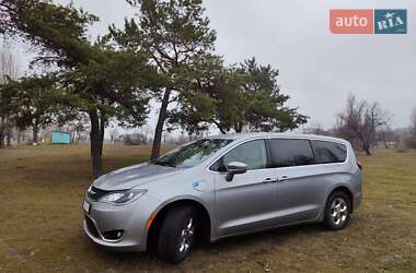 Минивэн Chrysler Pacifica 2018 в 
