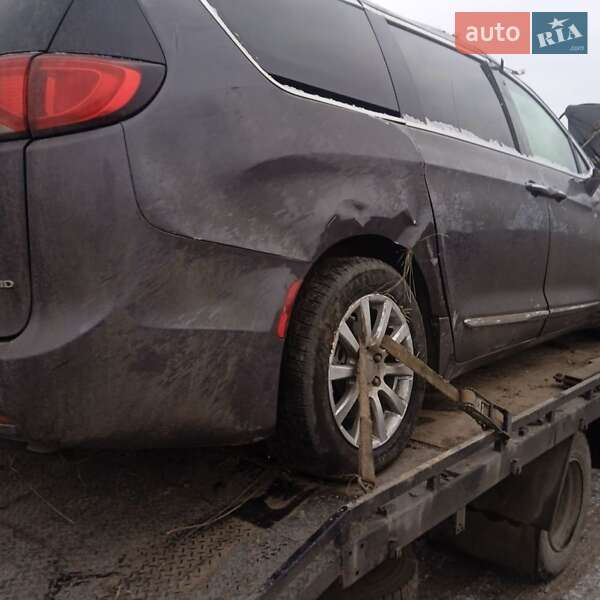 Минивэн Chrysler Pacifica 2018 в Николаеве
