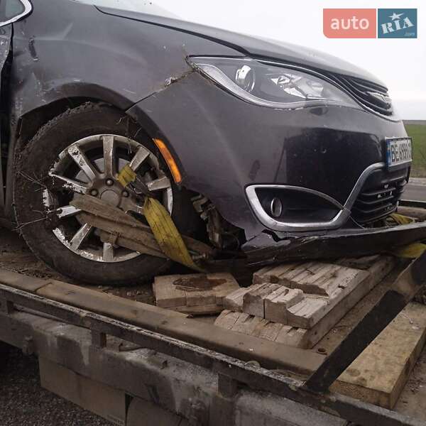 Минивэн Chrysler Pacifica 2018 в Николаеве
