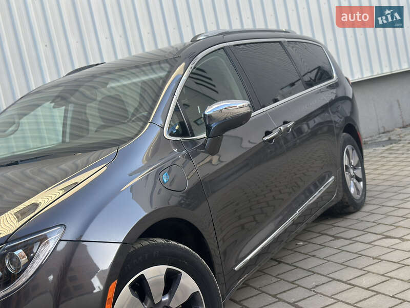 Мінівен Chrysler Pacifica 2018 в Львові