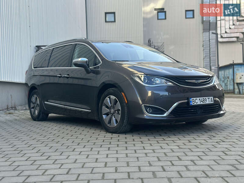 Мінівен Chrysler Pacifica 2018 в Львові