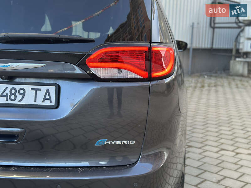 Мінівен Chrysler Pacifica 2018 в Львові