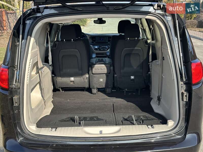 Минивэн Chrysler Pacifica 2016 в Киеве