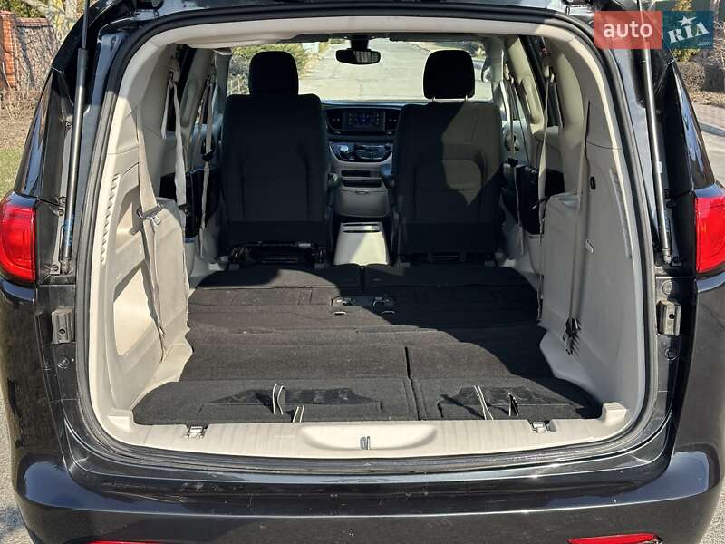 Минивэн Chrysler Pacifica 2016 в Киеве