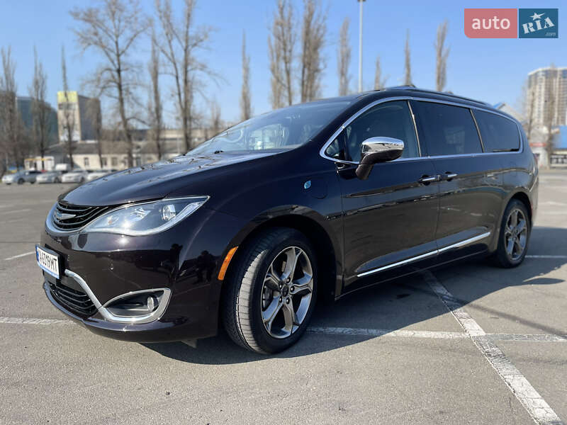 Мінівен Chrysler Pacifica 2018 в Києві