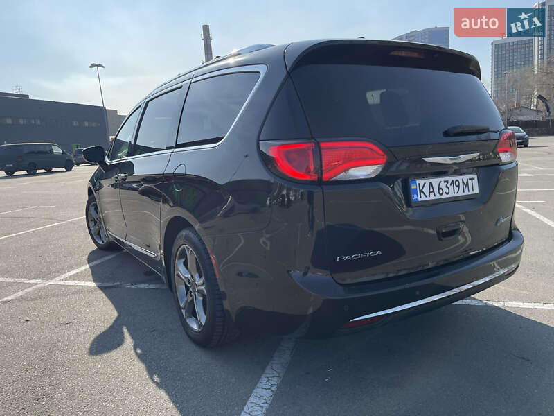 Мінівен Chrysler Pacifica 2018 в Києві