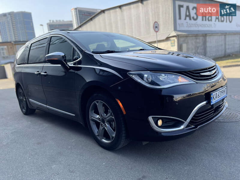 Мінівен Chrysler Pacifica 2018 в Києві