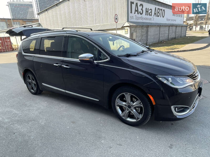Мінівен Chrysler Pacifica 2018 в Києві