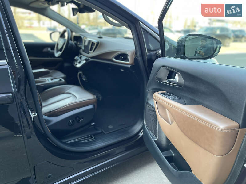 Мінівен Chrysler Pacifica 2018 в Києві