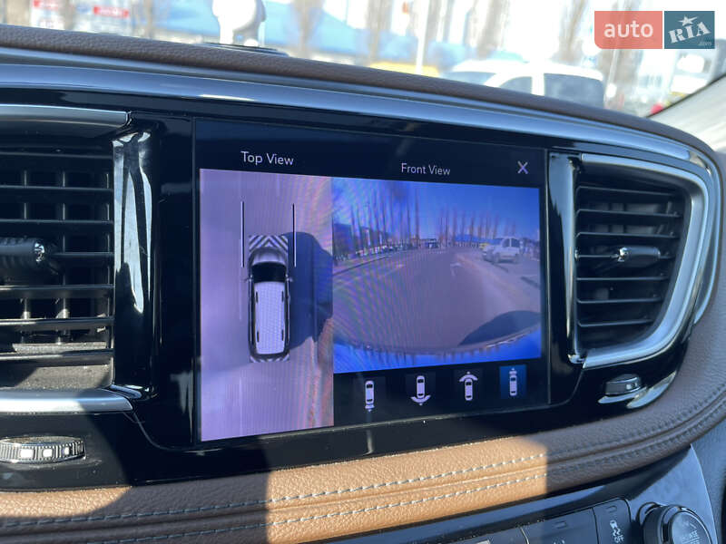 Мінівен Chrysler Pacifica 2018 в Києві