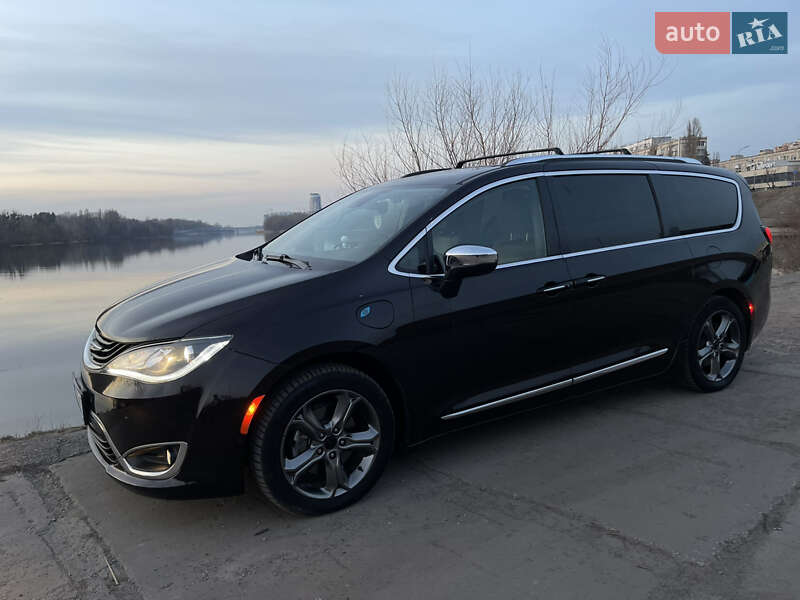Мінівен Chrysler Pacifica 2018 в Києві