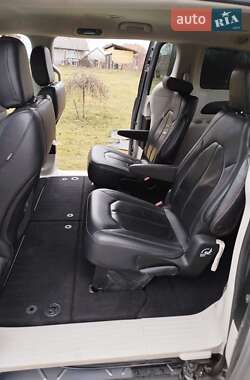 Мінівен Chrysler Pacifica 2017 в Львові
